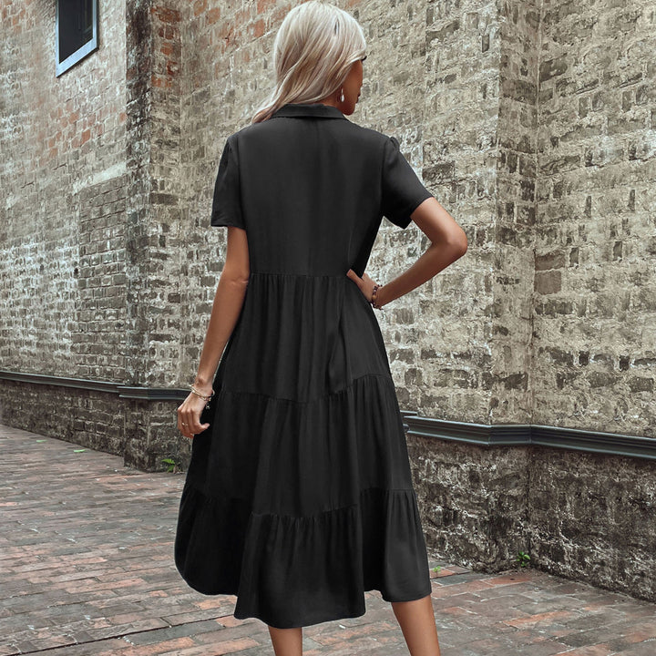 Damernas skjortklänning med eleganta knapppdetaljer och voluminös kjol Mirla-Eva Jonsson