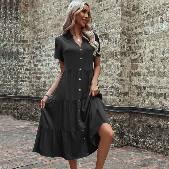 Damernas skjortklänning med eleganta knapppdetaljer och voluminös kjol Mirla-Eva Jonsson