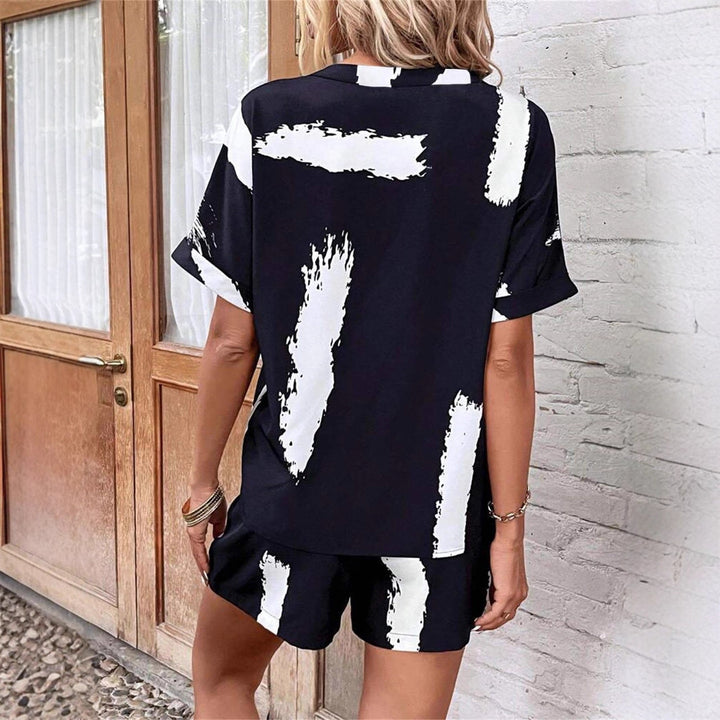 Damernas skuren sommar-jumpsuit med elegant V-ringning och praktiska fickor Mirla-Eva Jonsson