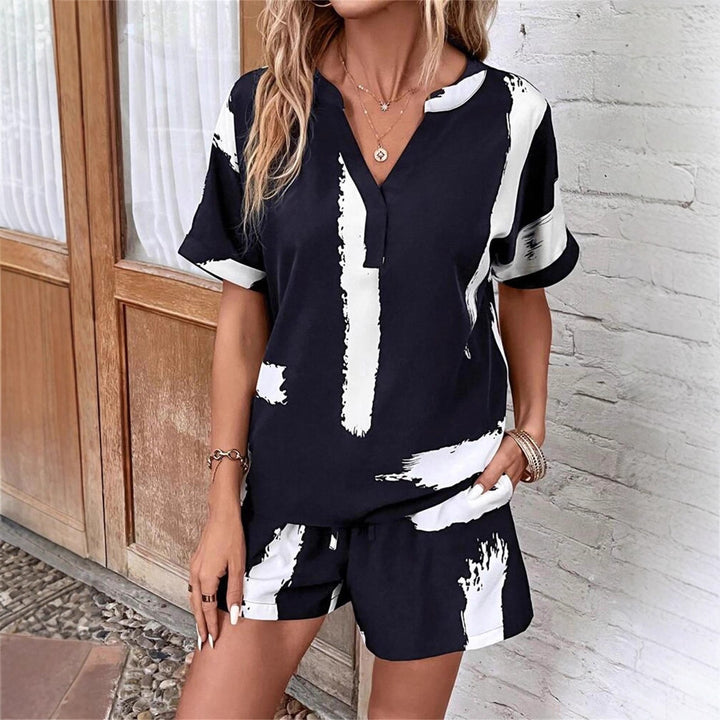 Damernas skuren sommar-jumpsuit med elegant V-ringning och praktiska fickor Mirla-Eva Jonsson
