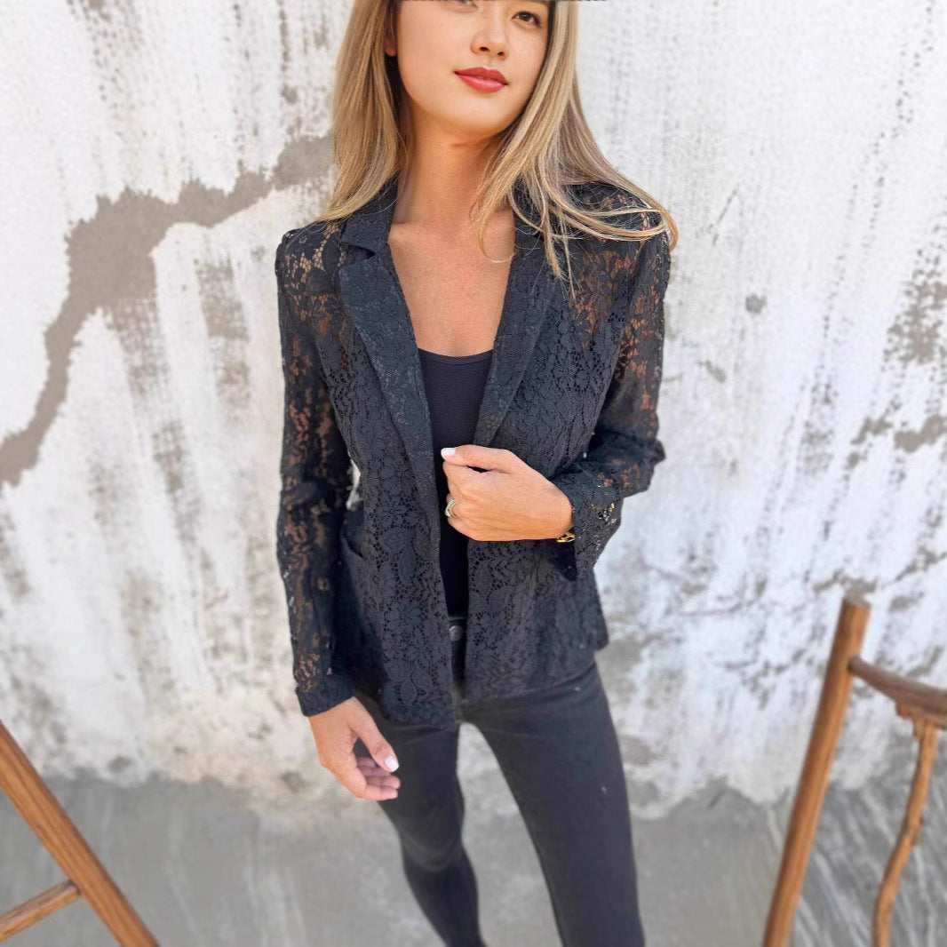 Damernas spetsblazer med elegant passform och subtilt genombrutdesign Mirla-Eva Jonsson