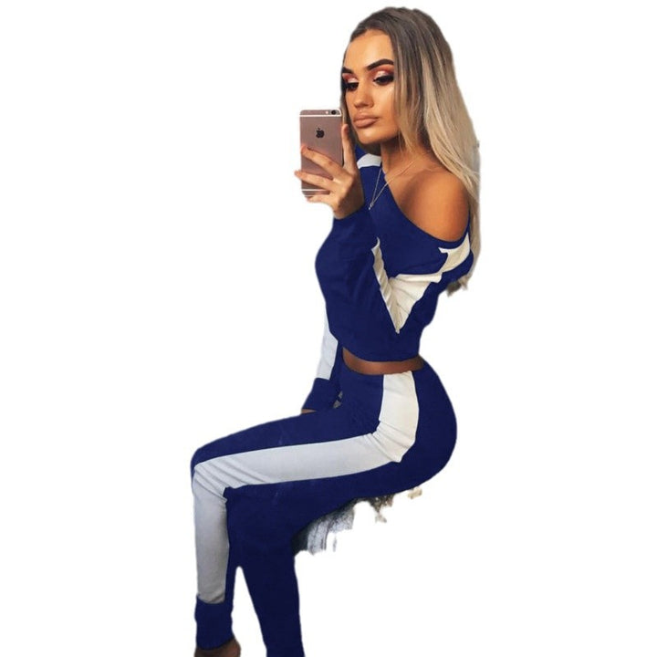 Damernas sportdräkt med moderiktigt off-shoulder sweatshirt och åtsittande leggings Mirla-Eva Jonsson
