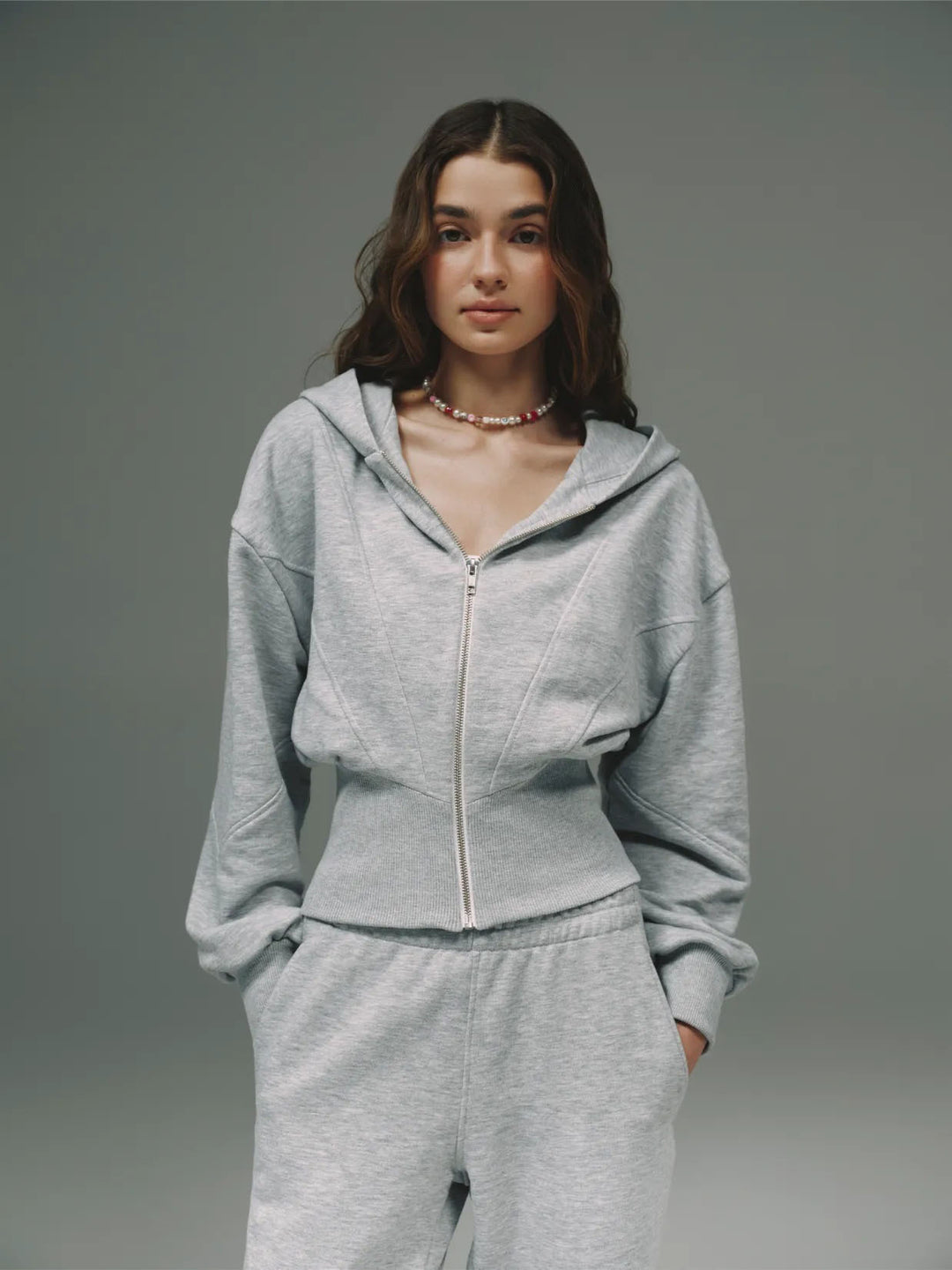 Damernas sportiga fritids-loungewear-set i högkvalitativ fleece med huva och vida byxor Mirla-Eva Jonsson