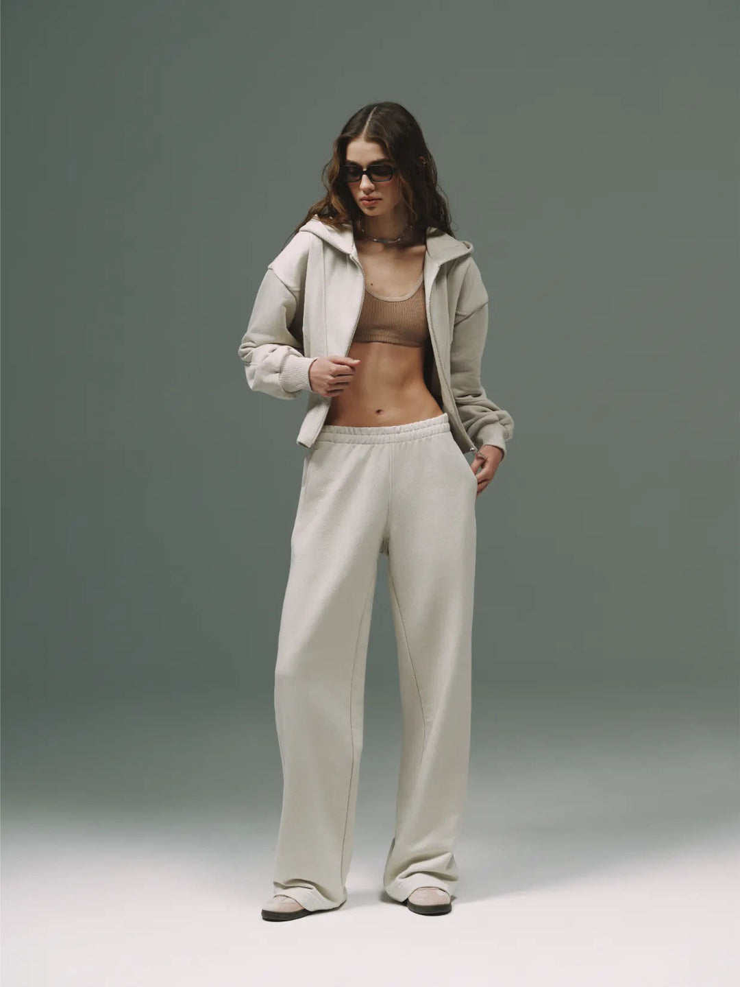 Damernas sportiga fritids-loungewear-set i högkvalitativ fleece med huva och vida byxor Mirla-Eva Jonsson