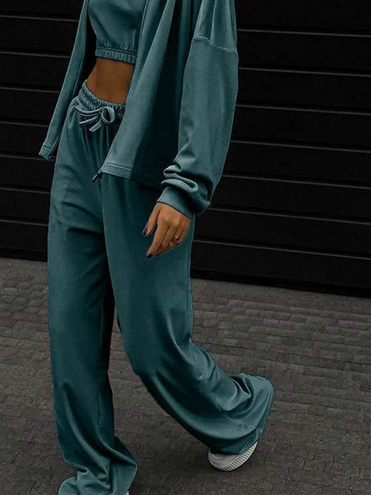 Damernas sportiga fritidsset med cropped topp och vid byxa Eva Jonsson-Eva Jonsson