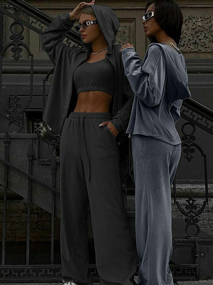 Damernas sportiga fritidsset med cropped topp och vid byxa Eva Jonsson-Eva Jonsson