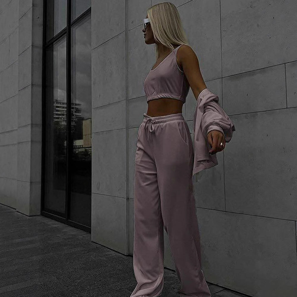 Damernas sportiga fritidsset med cropped topp och vid byxa Eva Jonsson-Eva Jonsson