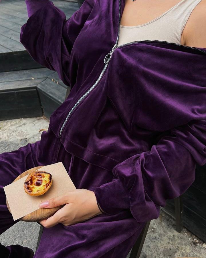 Damernas sportiga fritidsset med cropped topp och vid byxa Eva Jonsson-Eva Jonsson