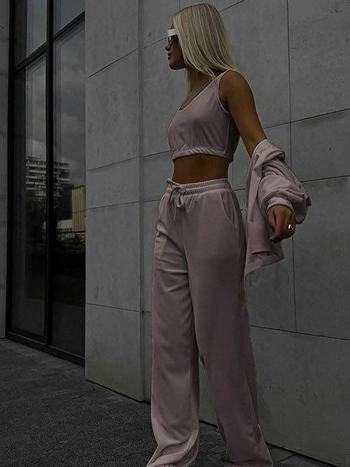 Damernas sportiga fritidsset med cropped topp och vid byxa Eva Jonsson-Eva Jonsson