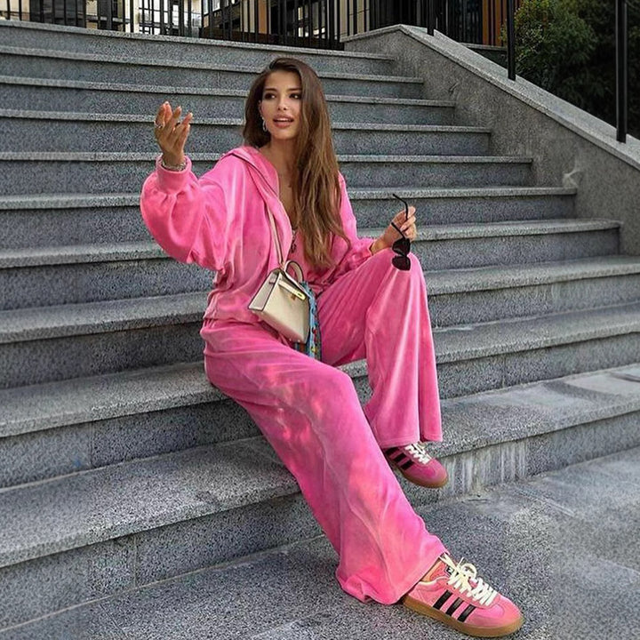 Damernas sportiga fritidsset med cropped topp och vid byxa Eva Jonsson-Eva Jonsson