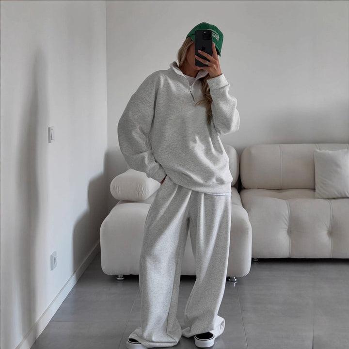 Damernas sportiga hoodie med hög krage och bred passform Mirla-Eva Jonsson