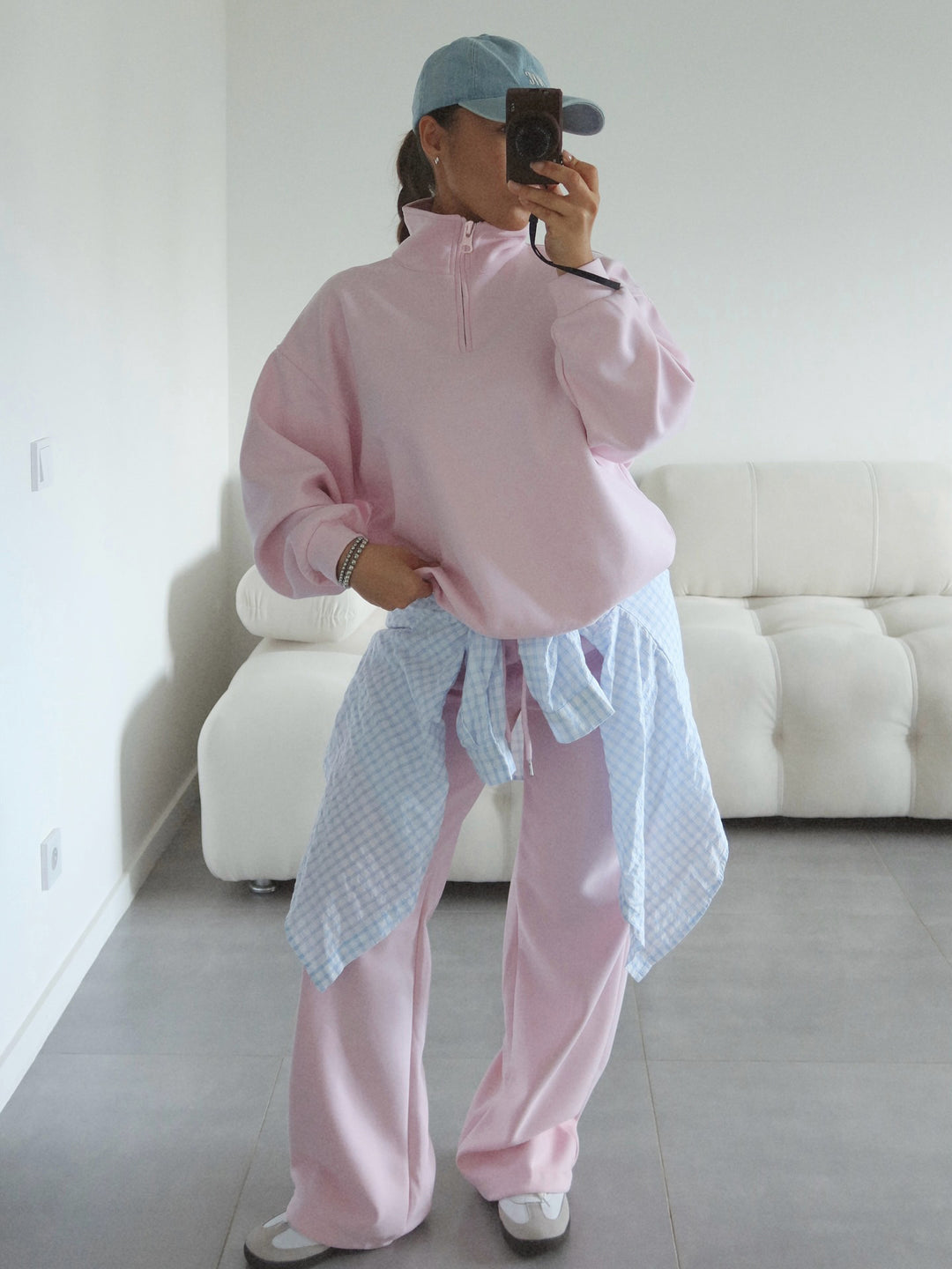 Damernas sportiga hoodie med hög krage och bred passform Mirla-Eva Jonsson