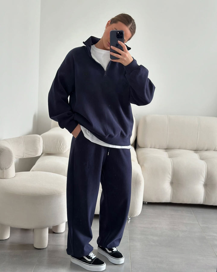 Damernas sportiga hoodie med hög krage och bred passform Mirla-Eva Jonsson
