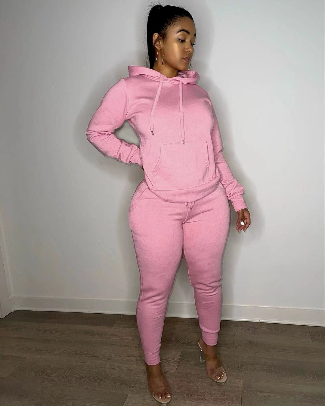 Damernas sportiga hoodie- och joggingbyxor-set med elegant snitt Mirla-Eva Jonsson
