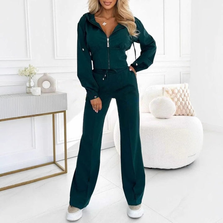 Damernas sportiga jumpsuit-set med hög krage och praktiska fickor Mirla-Eva Jonsson