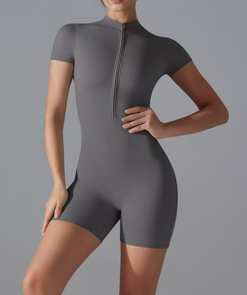 Damernas sportiga kortärmad jumpsuit med dragkedja Mirla-Eva Jonsson