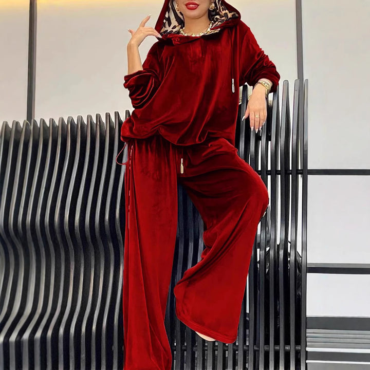 Damernas sportiga lounge-set i mjuk velour med huva Mirla-Eva Jonsson