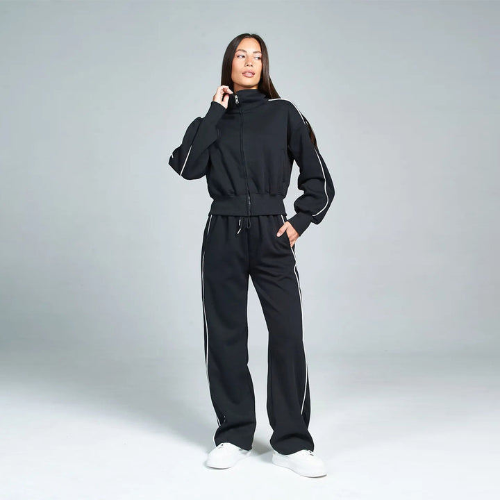 Damernas sportiga lounge-set med hög krage och löst snitt Mirla-Eva Jonsson