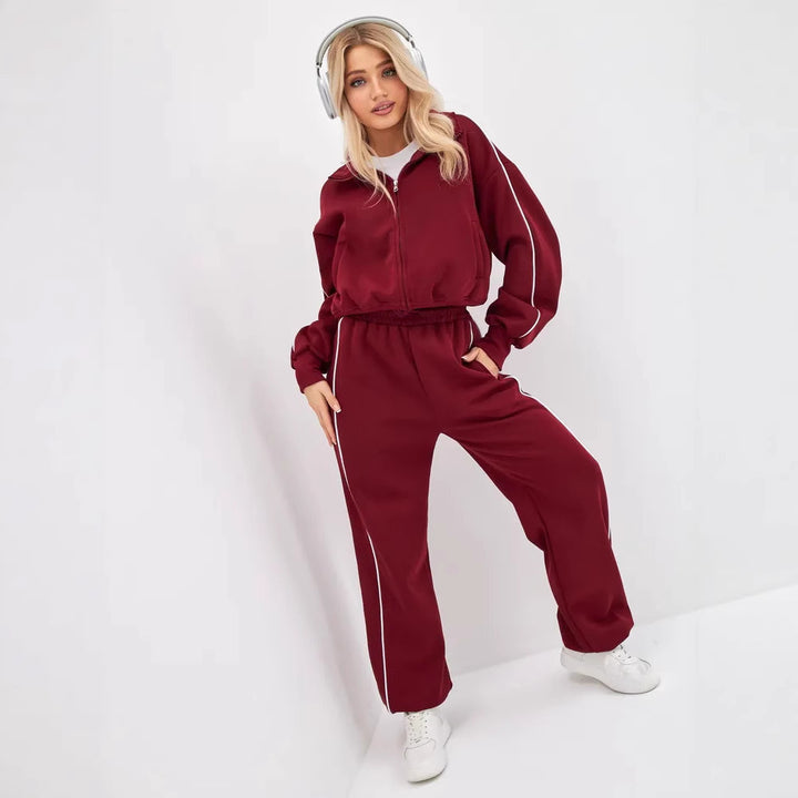 Damernas sportiga lounge-set med hög krage och löst snitt Mirla-Eva Jonsson