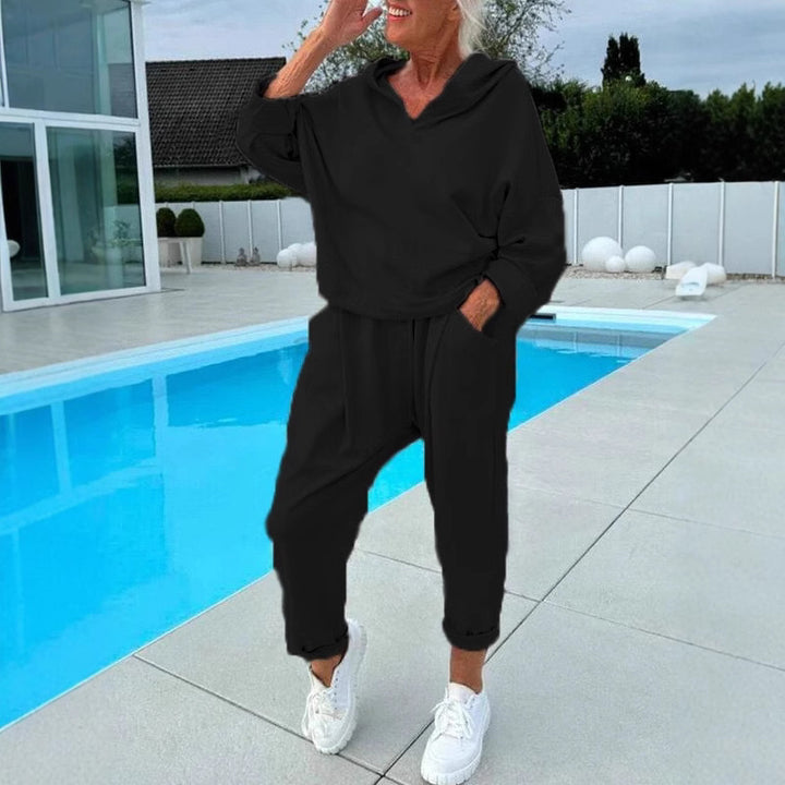 Damernas sportiga loungedräkt med hög krage och elastisk midja Mirla-Eva Jonsson