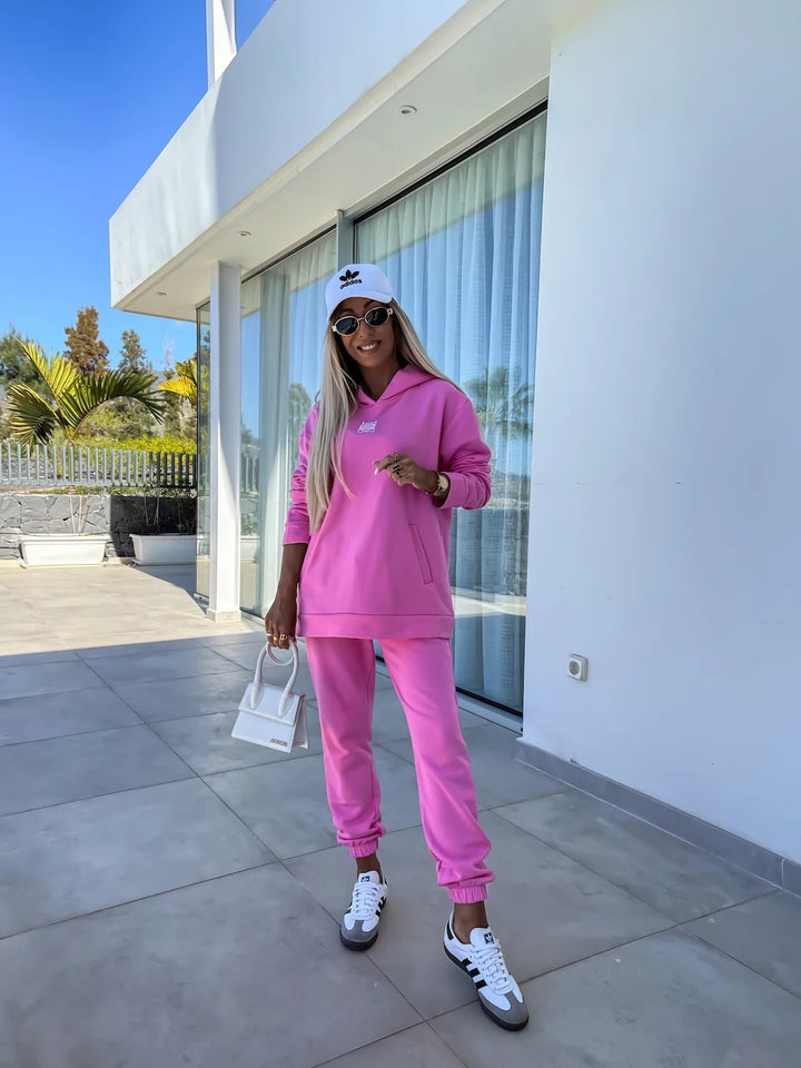 Damernas sportiga loungewear-set med huva och elastiska manschetter Mirla-Eva Jonsson