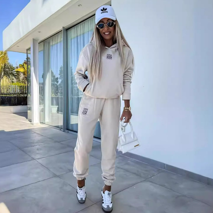 Damernas sportiga loungewear-set med huva och elastiska manschetter Mirla-Eva Jonsson