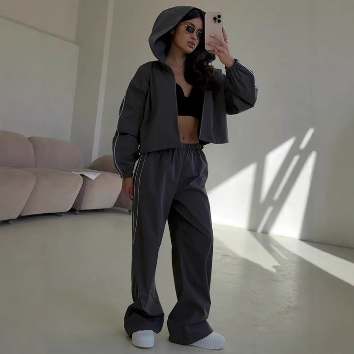 Damernas sportiga set med funktionell hoodie och lösa byxor Mirla-Eva Jonsson