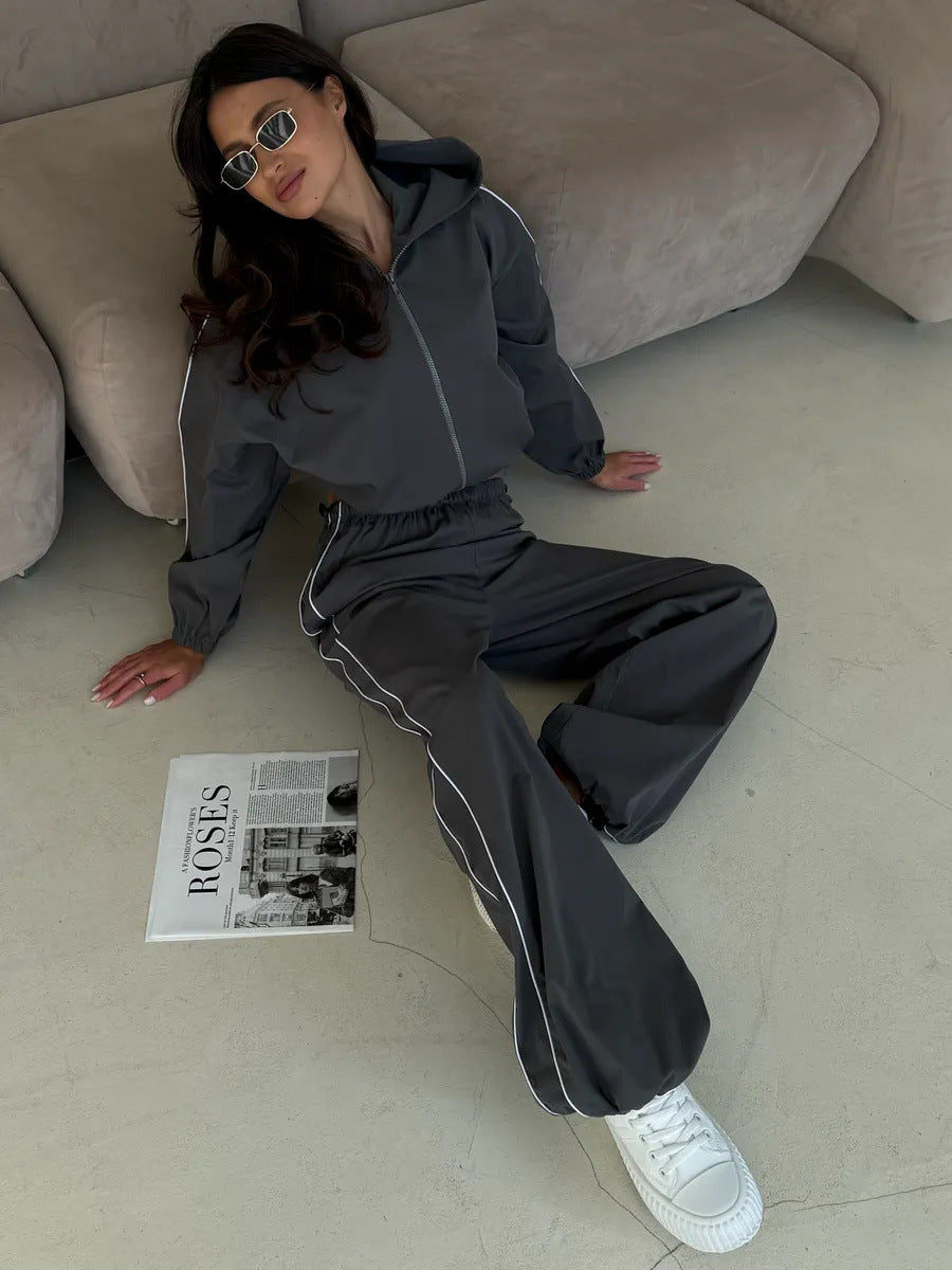 Damernas sportiga set med funktionell hoodie och lösa byxor Mirla-Eva Jonsson