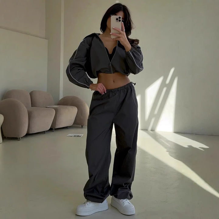 Damernas sportiga set med funktionell hoodie och lösa byxor Mirla-Eva Jonsson