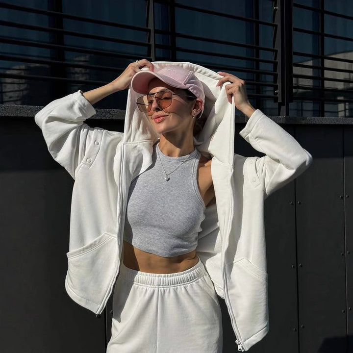 Damernas sportiga set med huva stödja hoodie och fransiga byxor Mirla-Eva Jonsson