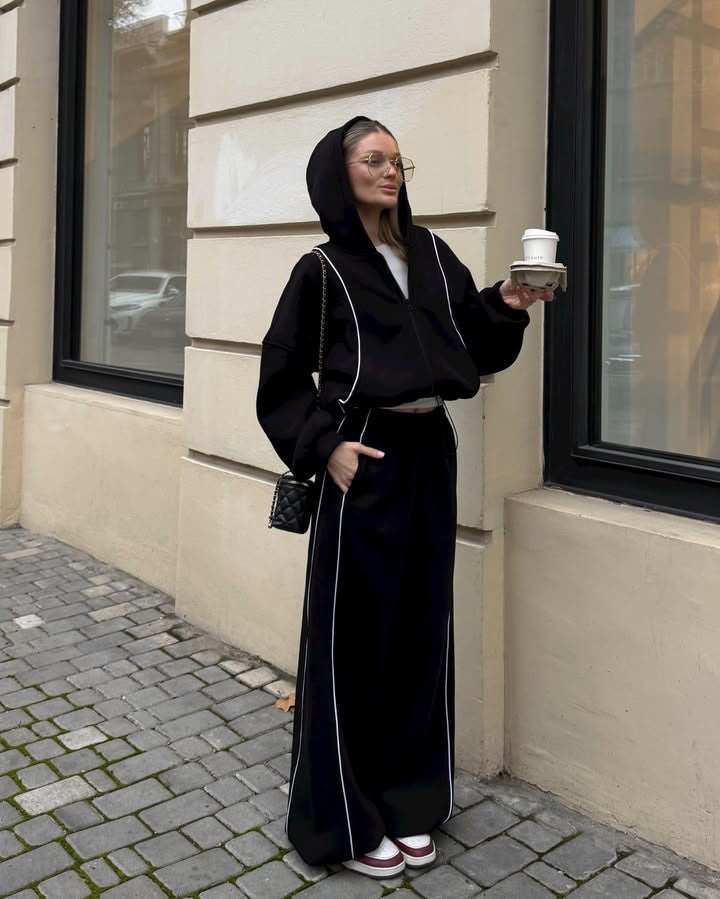 Damernas sportiga set med kort jacka och vida byxor Mirla-Eva Jonsson