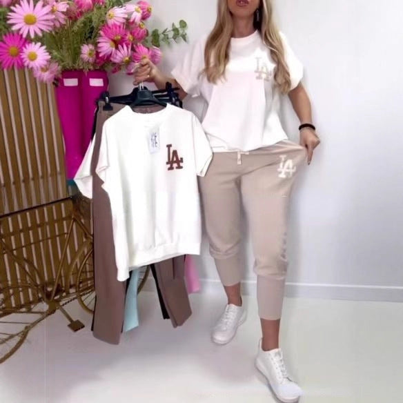 Damernas sportiga sweatshirt och bekväma joggingset Mirla-Eva Jonsson