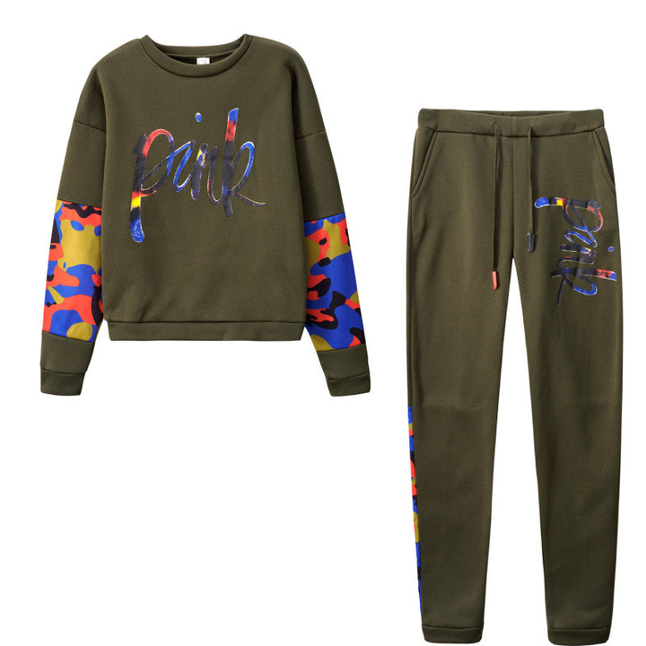 Damernas sportiga sweatshirt-set med färgglada camouflage-detaljer och bekväm passform Mirla-Eva Jonsson