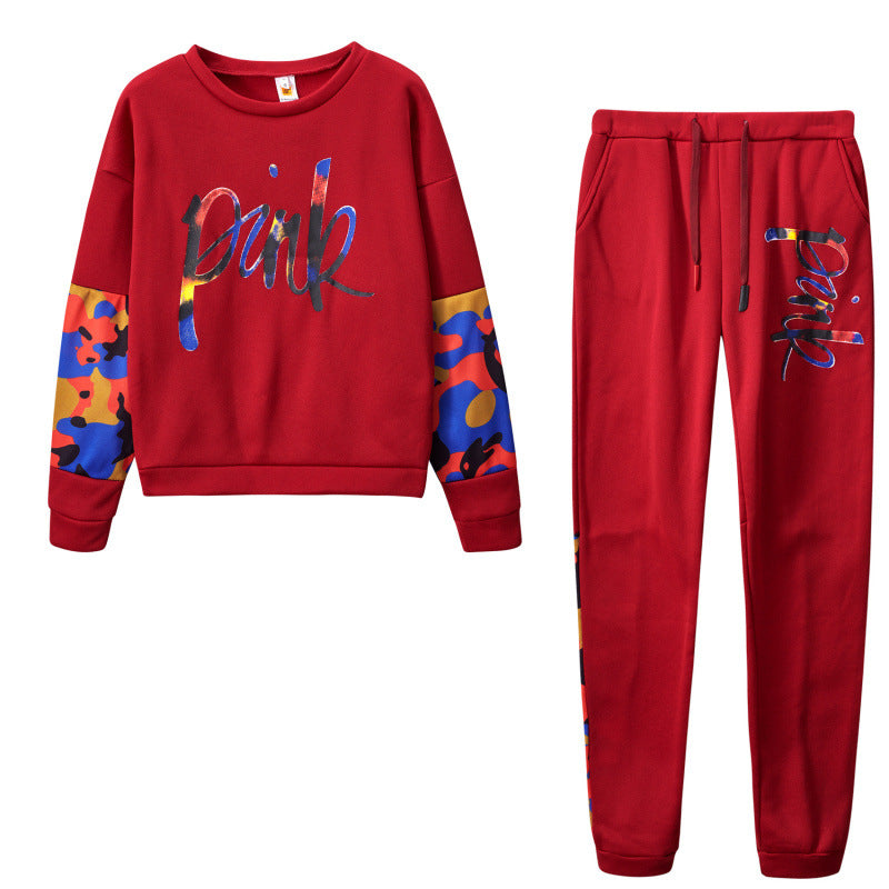 Damernas sportiga sweatshirt-set med färgglada camouflage-detaljer och bekväm passform Mirla-Eva Jonsson