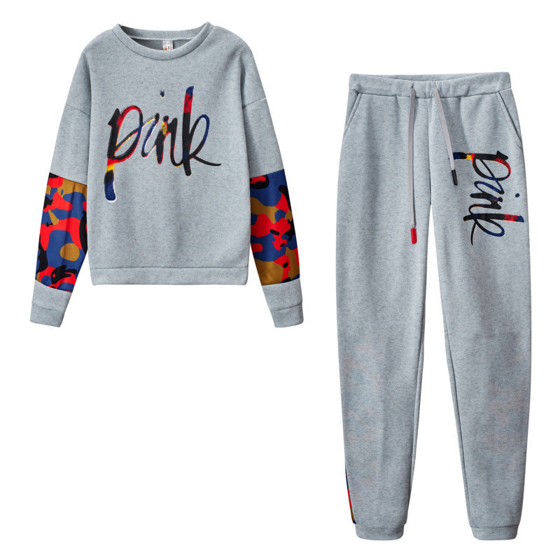 Damernas sportiga sweatshirt-set med färgglada camouflage-detaljer och bekväm passform Mirla-Eva Jonsson