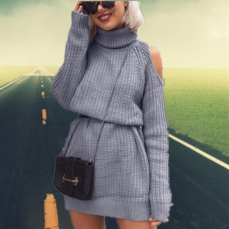 Damernas stickad klänning med innovativt off-shoulder-design och hög krage Eva Jonsson-Eva Jonsson