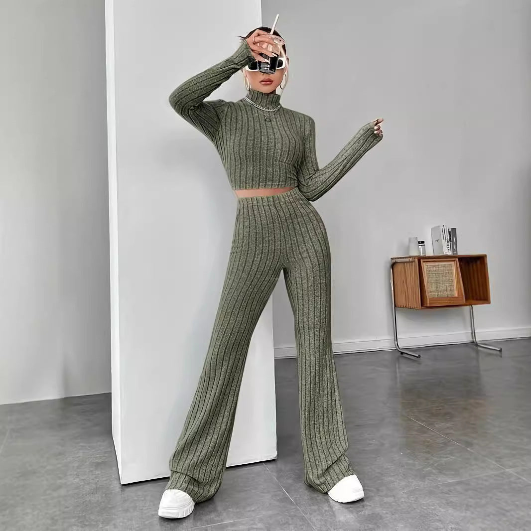 Damernas stickad lounge-set i mjukt material med elegant rullkrage Mirla-Eva Jonsson
