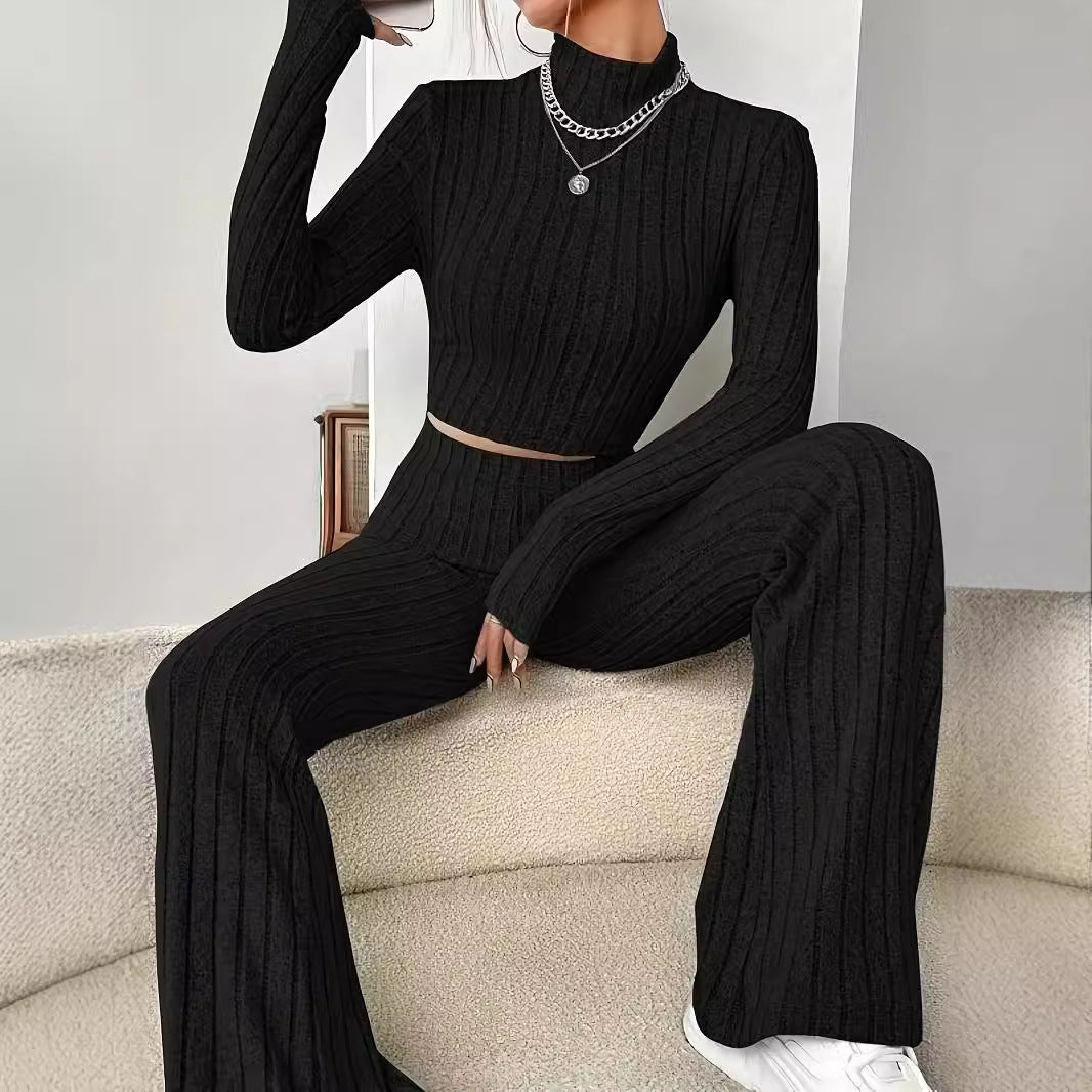 Damernas stickad lounge-set i mjukt material med elegant rullkrage Mirla-Eva Jonsson
