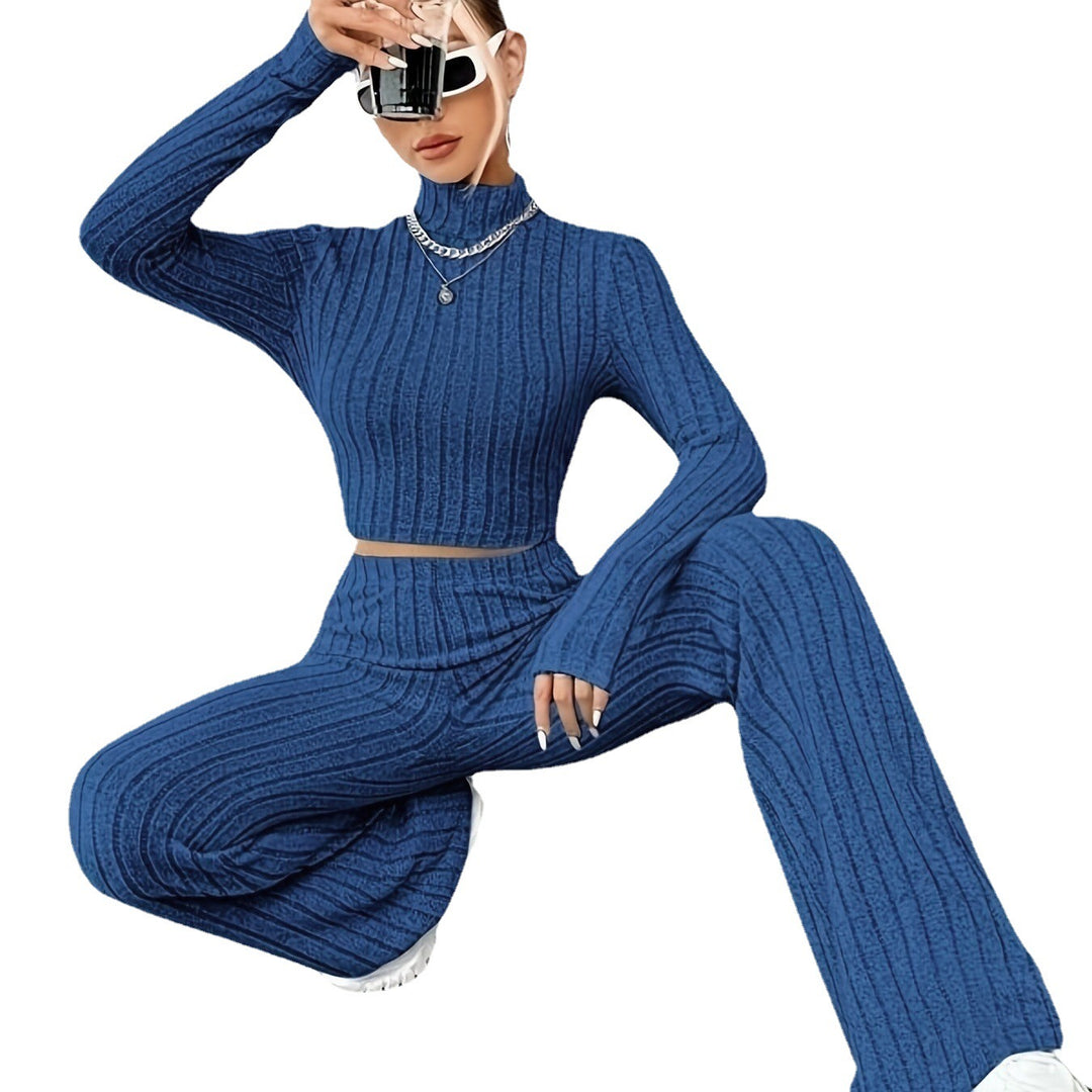 Damernas stickad lounge-set i mjukt material med elegant rullkrage Mirla-Eva Jonsson