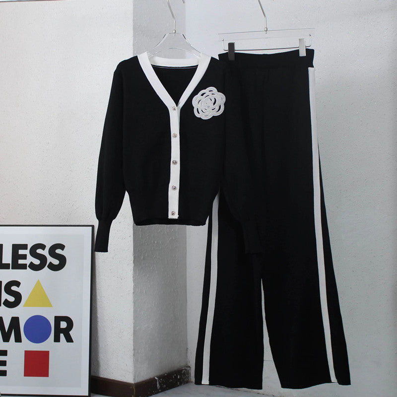 Damernas stickad loungewear-set med elegant knäppning och mode detaljer Mirla-Eva Jonsson