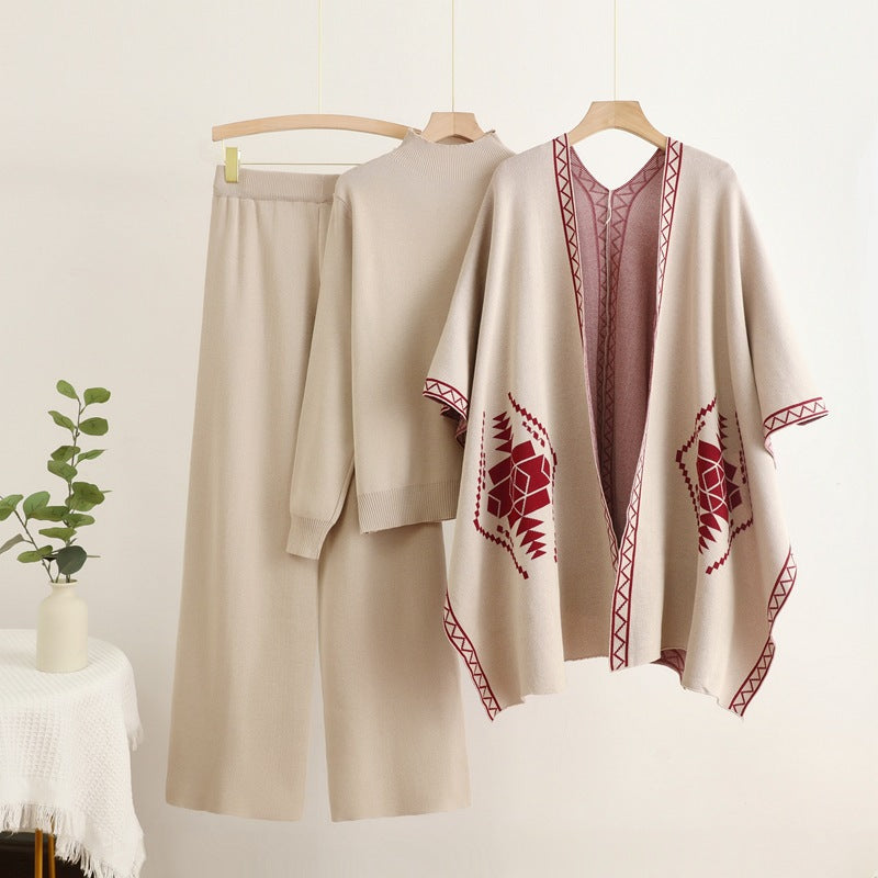 Damernas stickade lounge set med exceptionell poncho-stil Mirla-Eva Jonsson