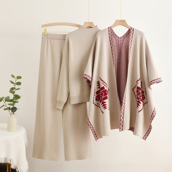 Damernas stickade lounge set med exceptionell poncho-stil Mirla-Eva Jonsson