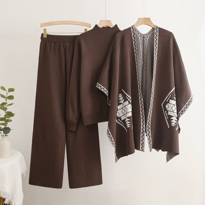 Damernas stickade lounge set med exceptionell poncho-stil Mirla-Eva Jonsson