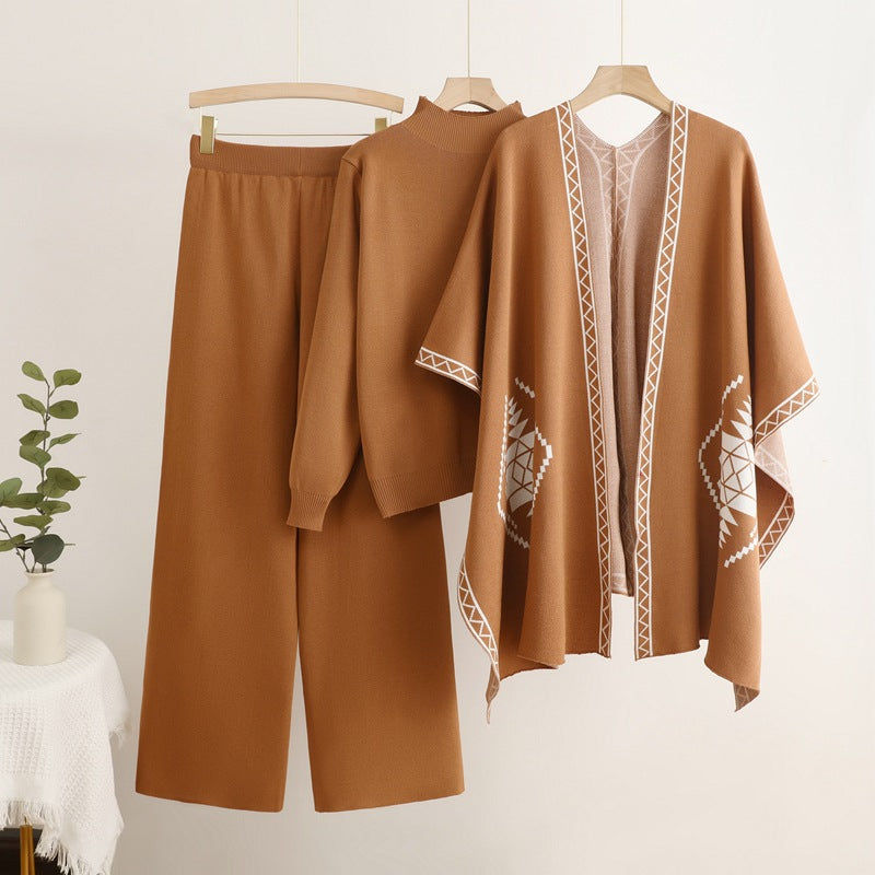 Damernas stickade lounge set med exceptionell poncho-stil Mirla-Eva Jonsson