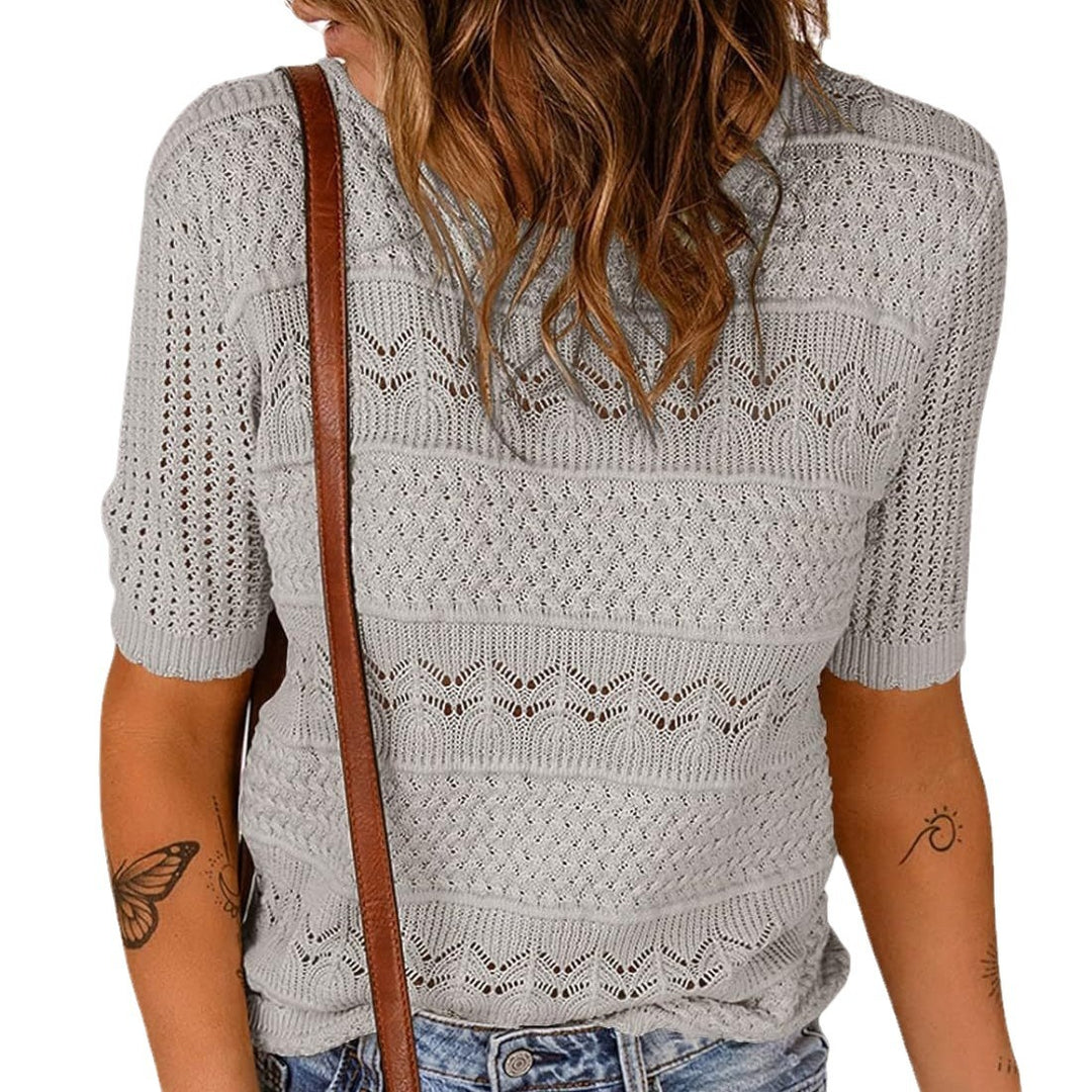 Damernas stickade topp med unik texturerad design Mirla-Eva Jonsson