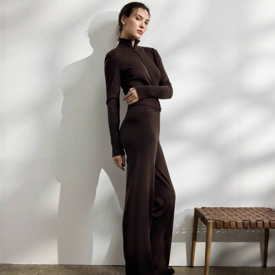 Damernas stickat lounge set med elegant dragkedja och vida ben Mirla-Eva Jonsson