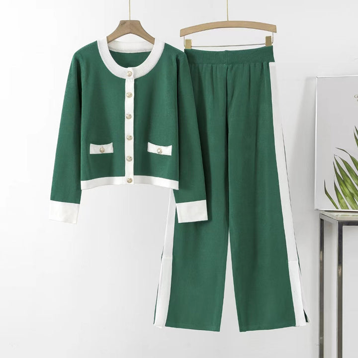 Damernas stickat loungewear-set med dekorativa knappar och sidoflik Mirla-Eva Jonsson