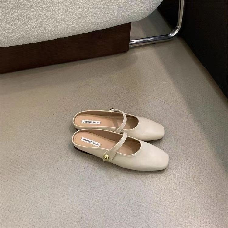 Damernas stiliga ballerinas med glansigt ytmaterial och elegant spänne Mirla-Eva Jonsson
