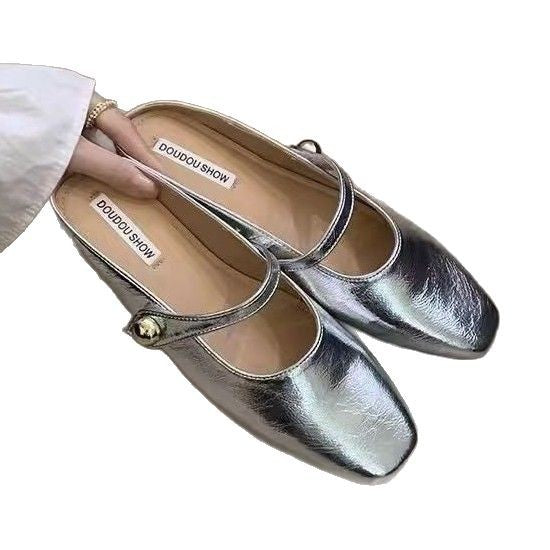 Damernas stiliga ballerinas med glansigt ytmaterial och elegant spänne Mirla-Eva Jonsson
