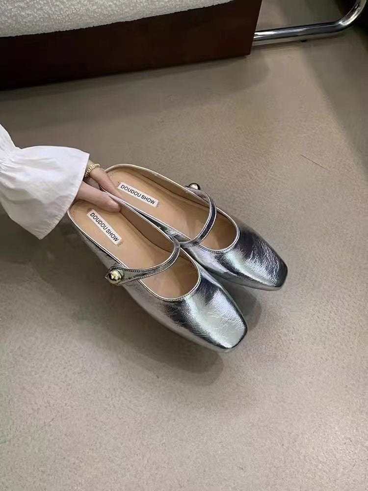 Damernas stiliga ballerinas med glansigt ytmaterial och elegant spänne Mirla-Eva Jonsson